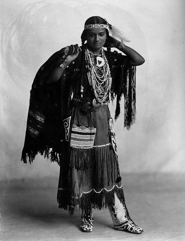 Wah-Ta-Waso, Iroquois woman. Photograph by Frank A. Rinehart, 1898